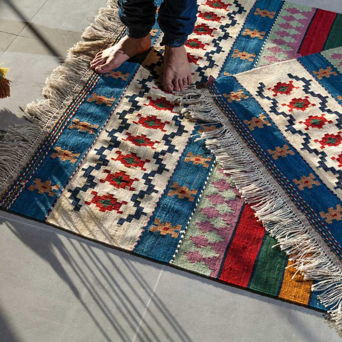 Five dos and don’ts for area rugs for family rooms