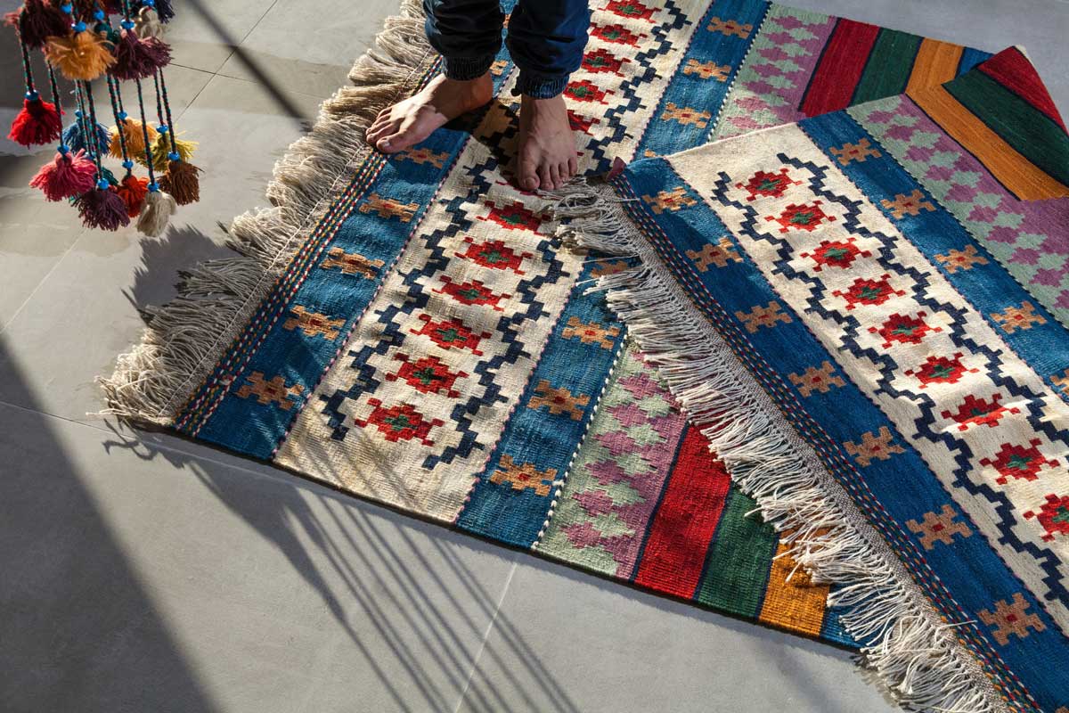 Five dos and don’ts for area rugs for family rooms