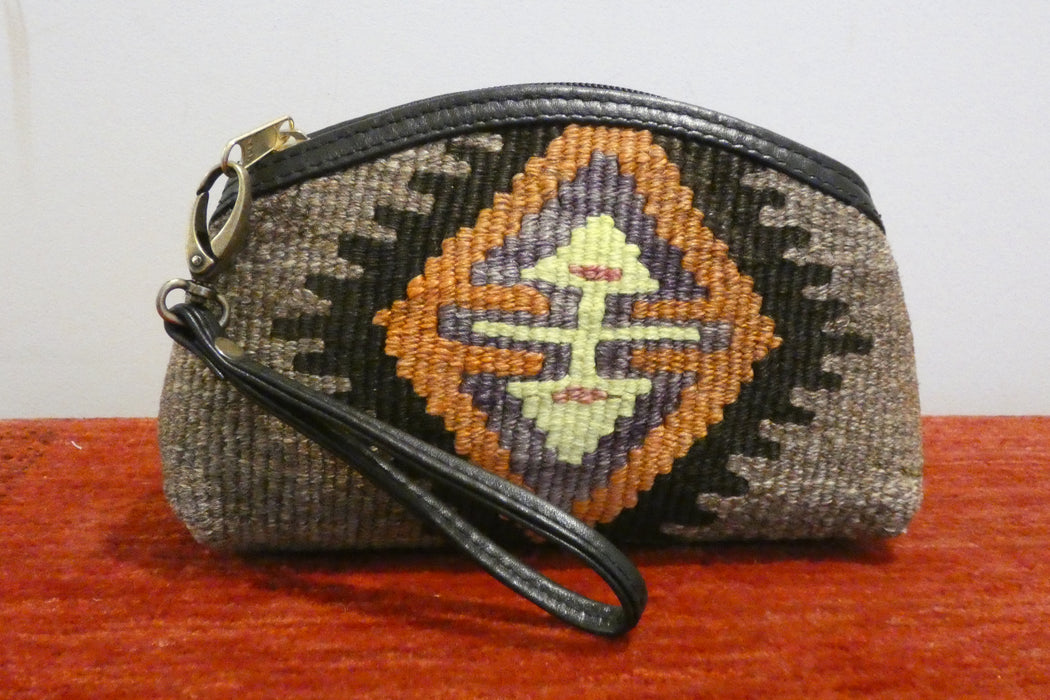 Handmade Turkish Kilim Clutch Bag "Aras"- Rugs Direct 