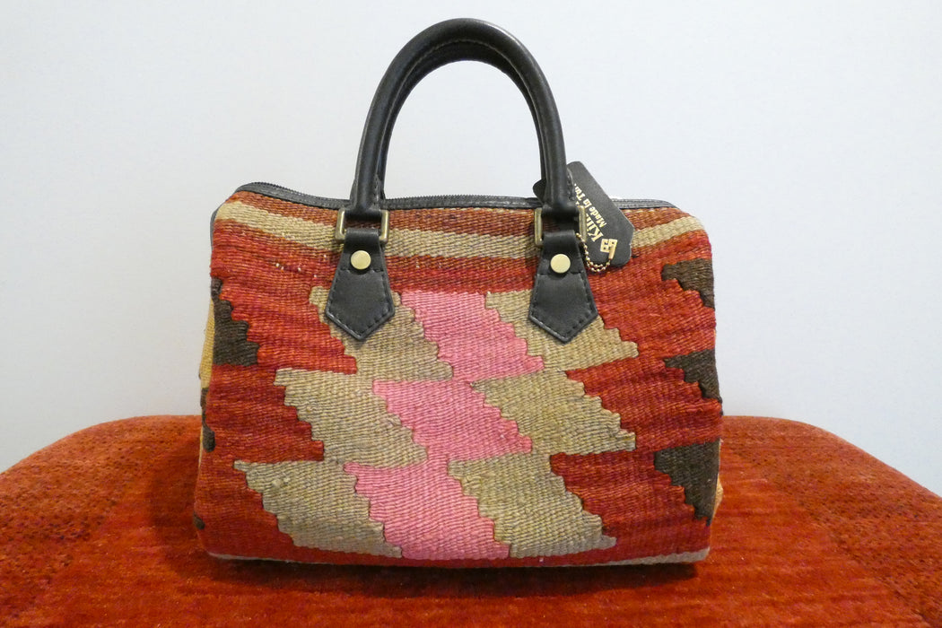 One-of-a-Kind Anatolian Kilim & Leather Shoulder Bag "Asya" - Rugs Direct 