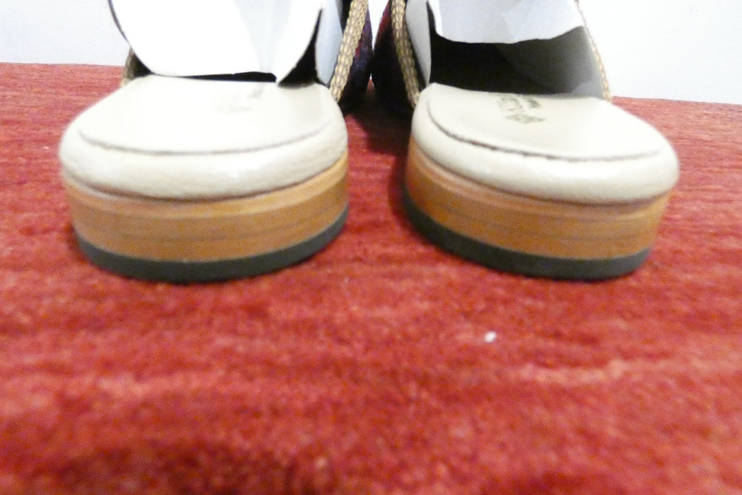 One-of-a-Kind Turkish Kilim Slip-On Shoes Size: 40  "Berfin"- Rugs Direct 