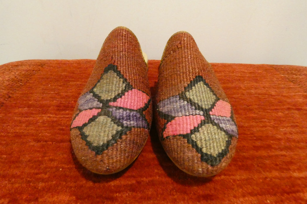 One-of-a-Kind Turkish Kilim Slip-On Shoes Size: 42 "Deljin"- Rugs Direct