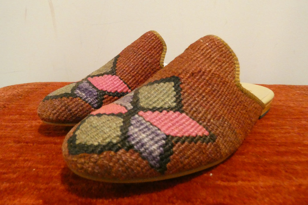 One-of-a-Kind Turkish Kilim Slip-On Shoes Size: 42 "Deljin"- Rugs Direct