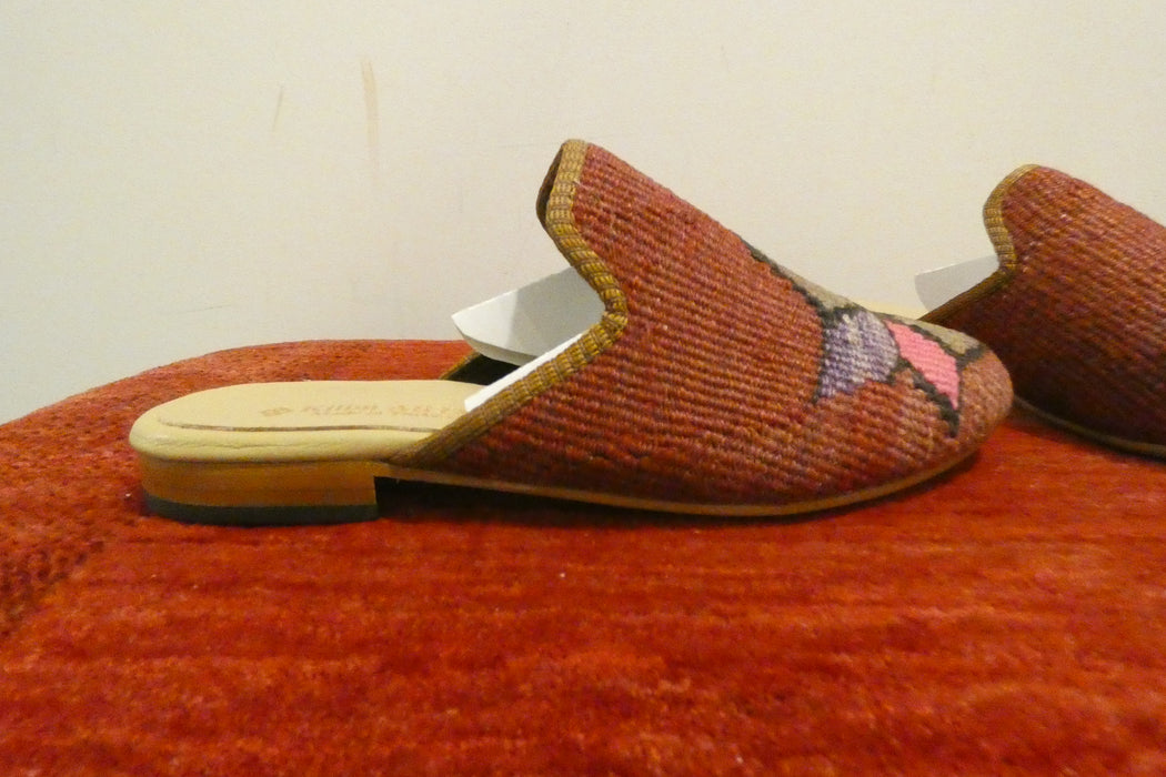 One-of-a-Kind Turkish Kilim Slip-On Shoes Size: 42 "Deljin"- Rugs Direct