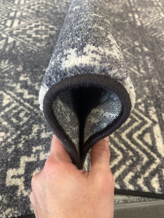 Faded Ethnic Design Infinity Rug Size: 200 x 290cm