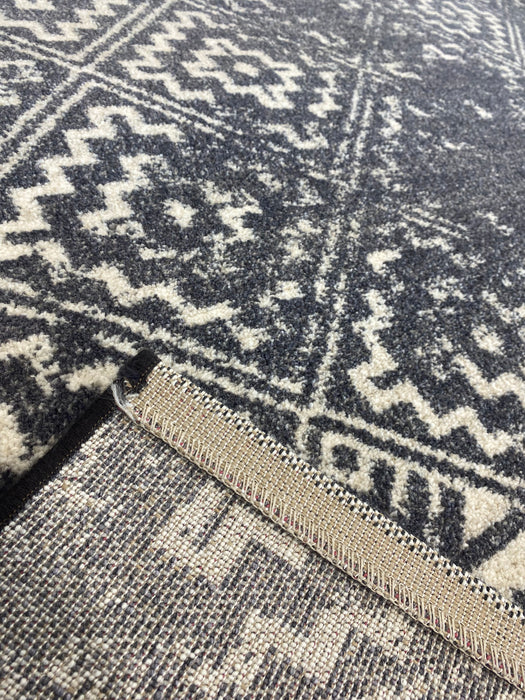 Faded Ethnic Design Infinity Rug Size: 200 x 290cm