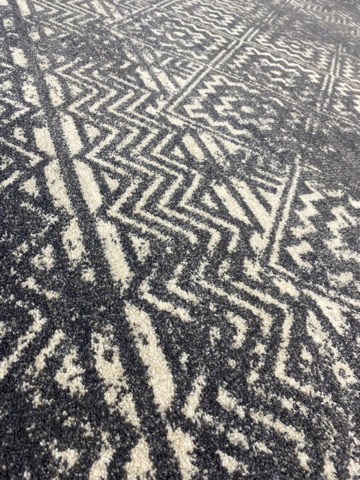 Faded Ethnic Design Infinity Rug Size: 200 x 290cm