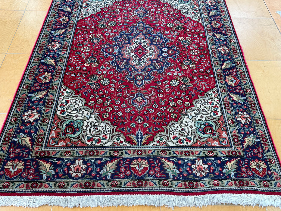 Authentic Hand-Knotted Tabriz Persian Rug Size: 206cm x 148 cm - Rugs Direct