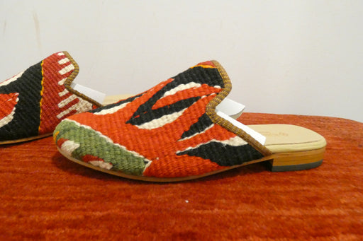 One-of-a-Kind Turkish Kilim Slip-On Shoes Size: 39 "Jiyan"- Rugs Direct