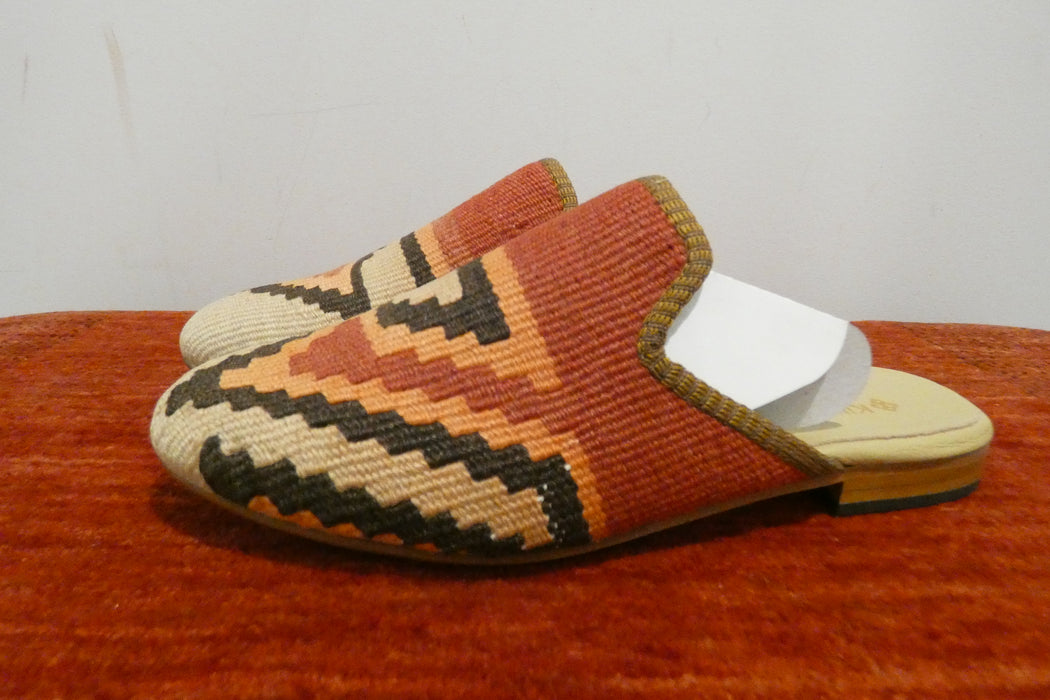 One-of-a-Kind Turkish Kilim Slip-On Shoes Size: 41  "Toprak"- Rugs direct 