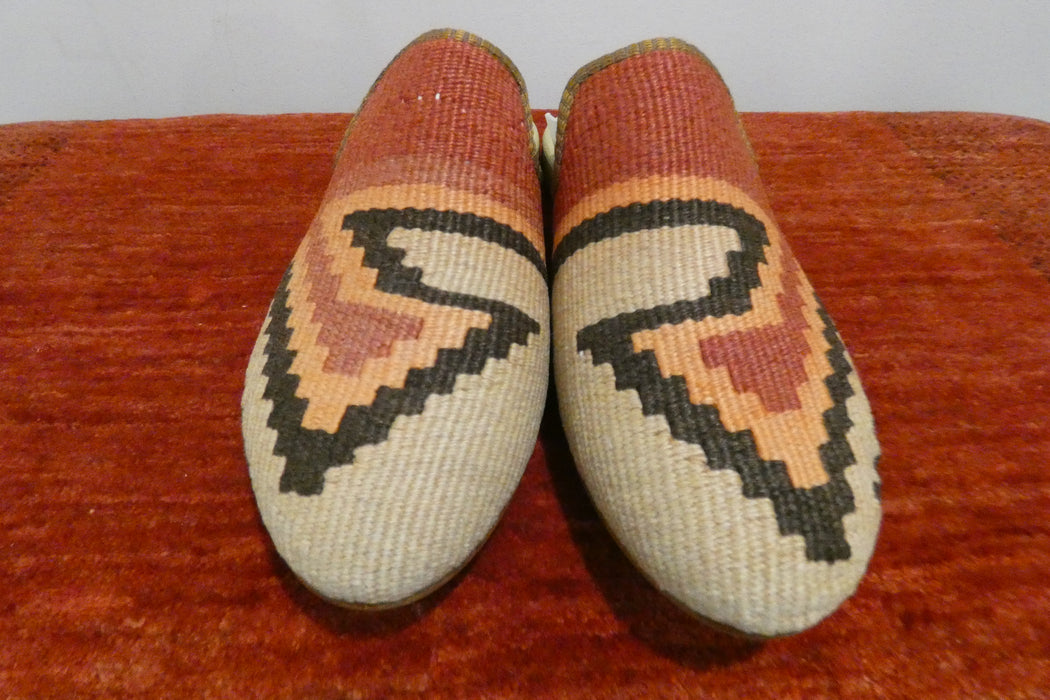 One-of-a-Kind Turkish Kilim Slip-On Shoes Size: 41  "Toprak"- Rugs direct 