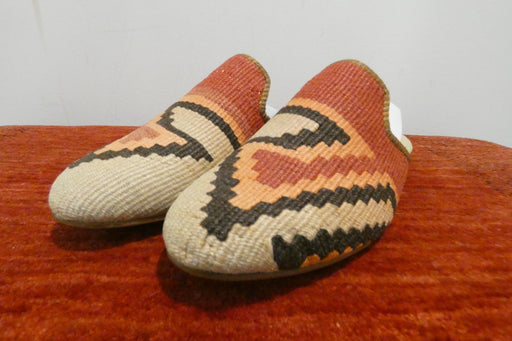 One-of-a-Kind Turkish Kilim Slip-On Shoes Size: 41  "Toprak"- Rugs direct 