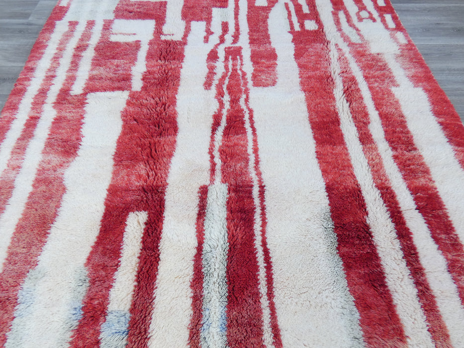Mrirt Berber, White and Red Colour Woollen Beautiful Moroccan Rug Size: 251 x 185cm - Rugs Direct