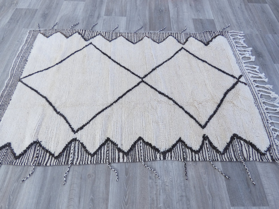 Beni Ourain, White Moroccan Rug Size: 170 x 103cm - Rugs Direct