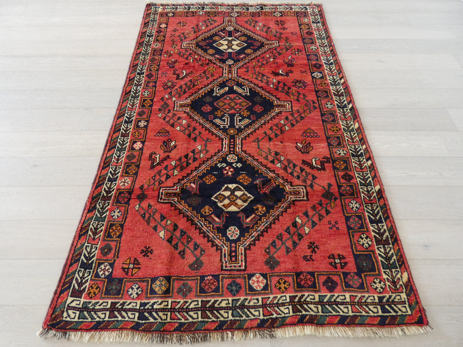 Persian Hand Knotted Shiraz Rug Size: 249 x 150cm - Rugs Direct