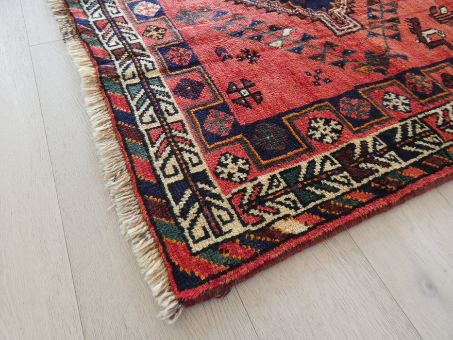 Persian Hand Knotted Shiraz Rug Size: 249 x 150cm - Rugs Direct