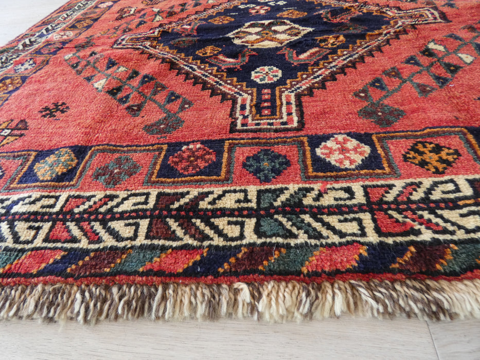 Persian Hand Knotted Shiraz Rug Size: 249 x 150cm - Rugs Direct