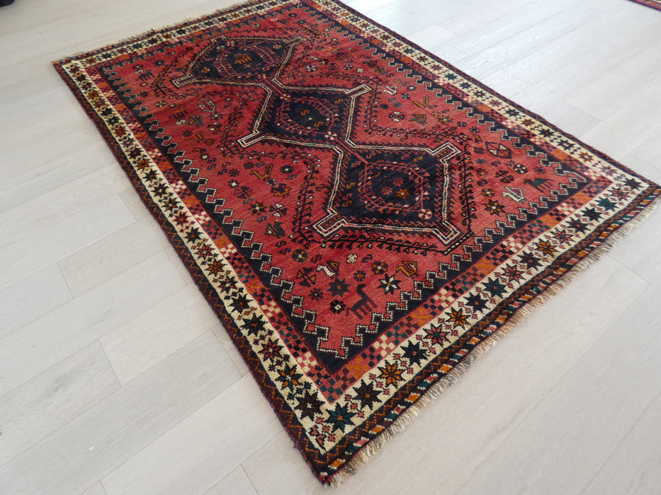 Persian Hand Knotted Shiraz Rug Size: 247 x 168cm - Rugs Direct