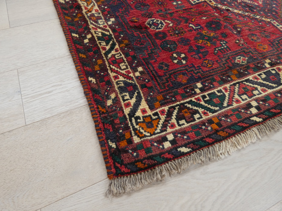 Persian Hand Knotted Shiraz Rug Size: 194 x 153cm - Rugs Direct