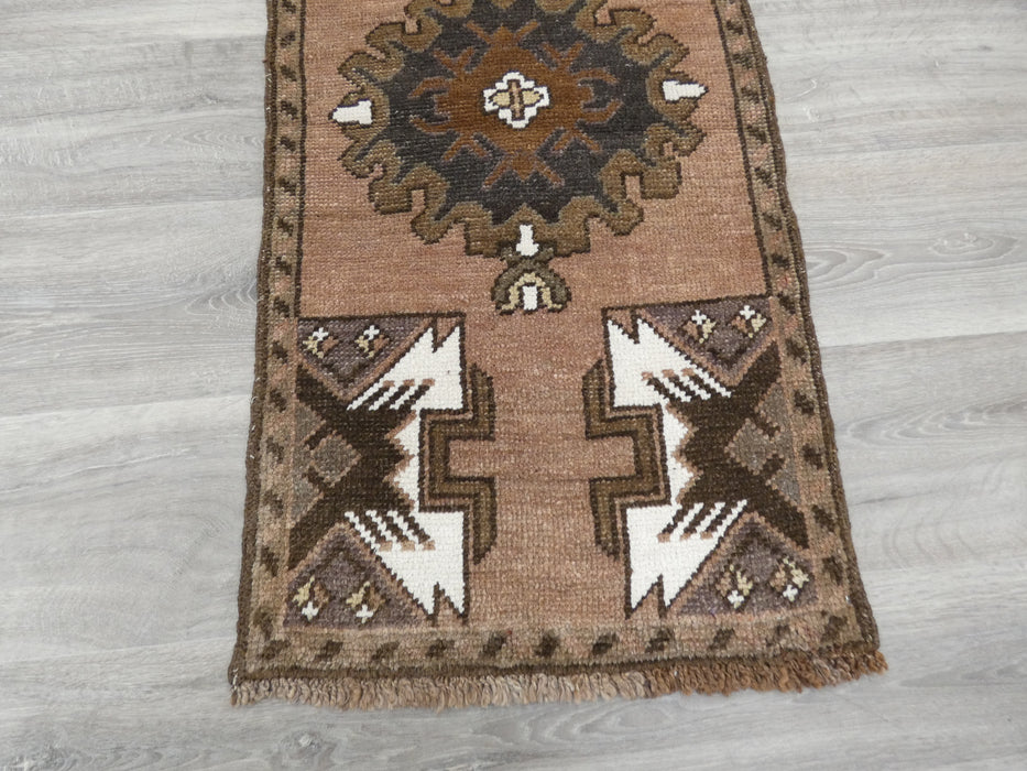Vintage Hand Knotted Anatolian Turkish Rug Size: 101 x 52cm