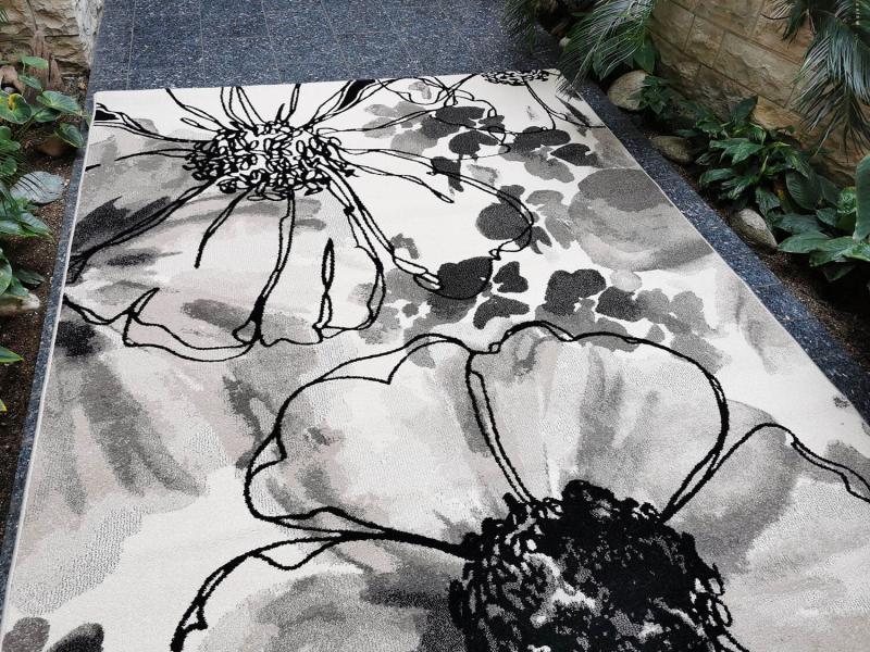 Gorgeous Floral Design Infinity Rug Size: 133x 195cm - Rugs Direct